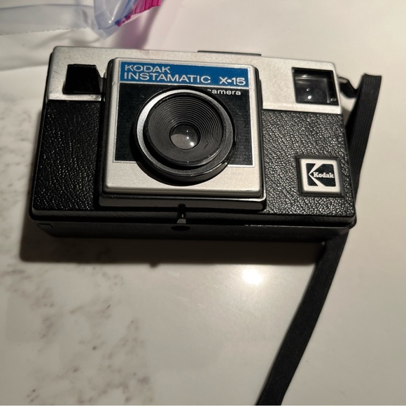 Two vintage cameras. Capital deluxe 110 is new/unused. Kodak instamatic x-15. - Picture 5 of 8